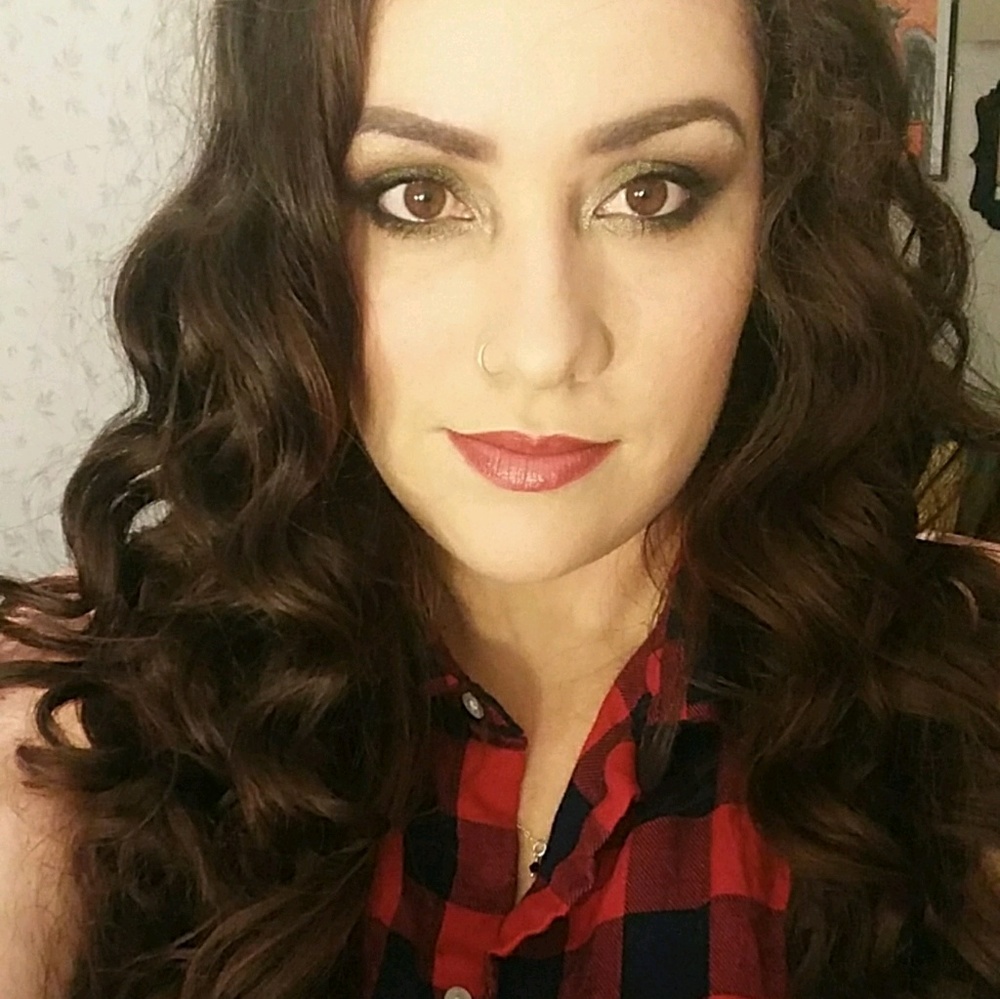 Meet your Posher, Elise