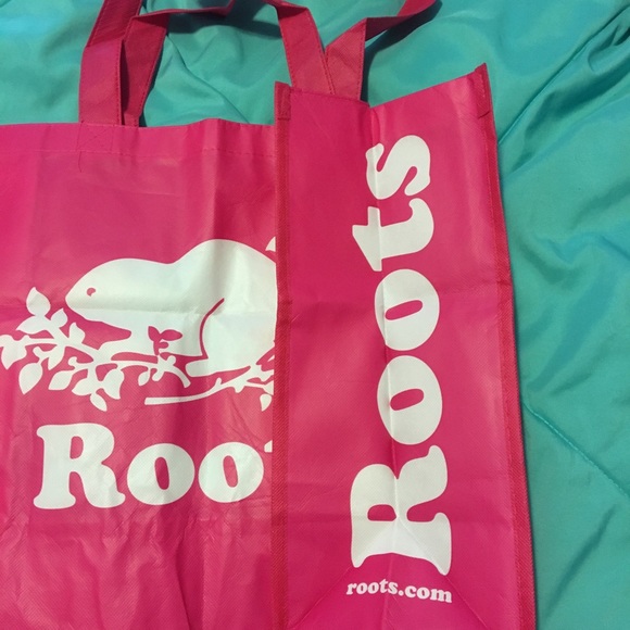 Roots and Guess totes - Picture 1 of 5