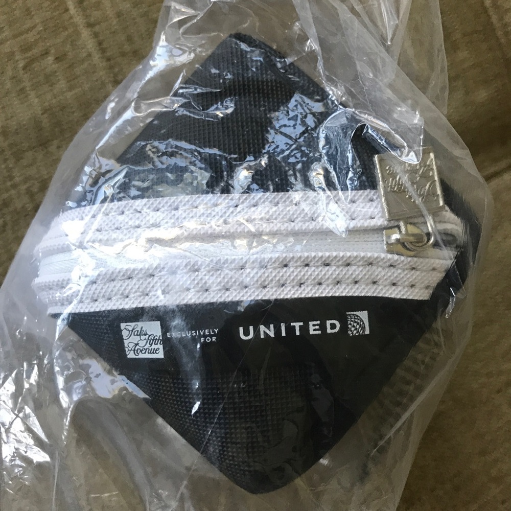 United Polaris Saks Fifth Avenue Amenity kit