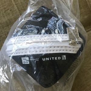 United Polaris Saks Fifth Avenue Amenity kit