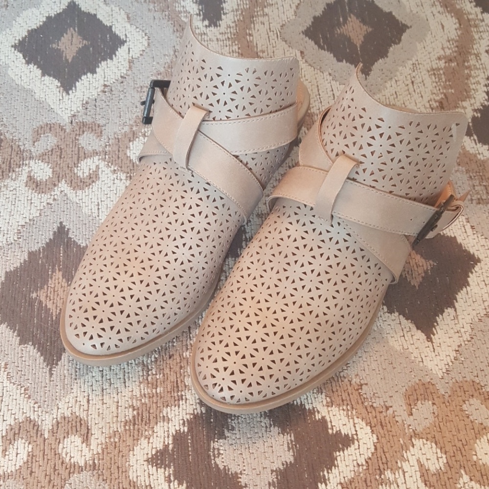 Report booties