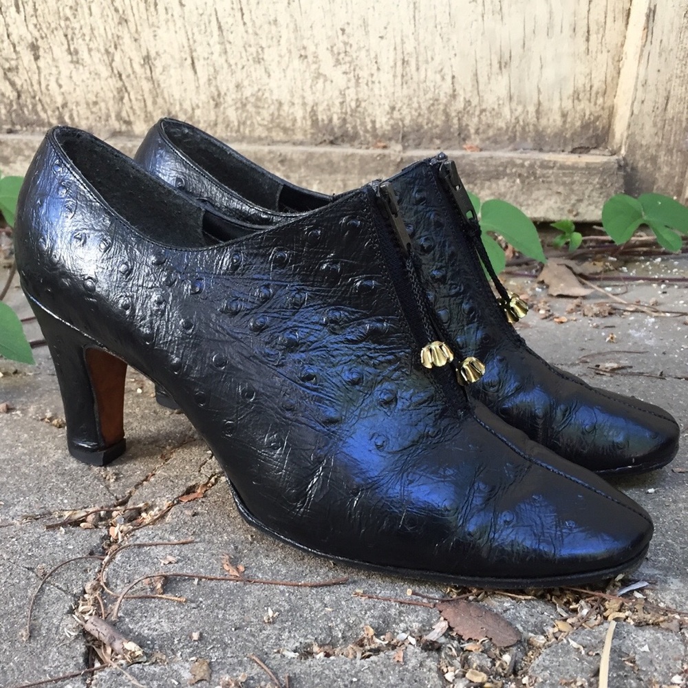 7.5 vintage black ostrich leather front zip boots