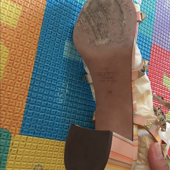🌟🌟SOLD🌟🌟Pre owned Valentino rockstud sandals - Picture 5 of 8