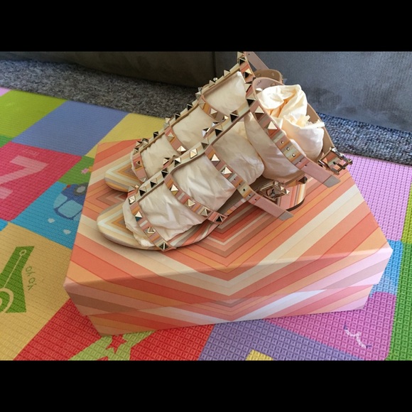 🌟🌟SOLD🌟🌟Pre owned Valentino rockstud sandals - Picture 8 of 8