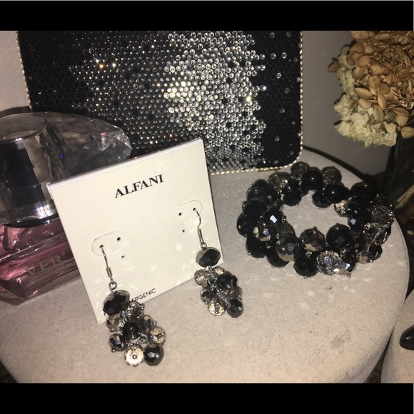 NAVY/BLACK/GRAY CRYSTAL BEADED BRACELET & EARRINGS - Picture 1 of 3