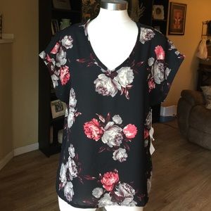 NWT Gorgeous floral print blouse!