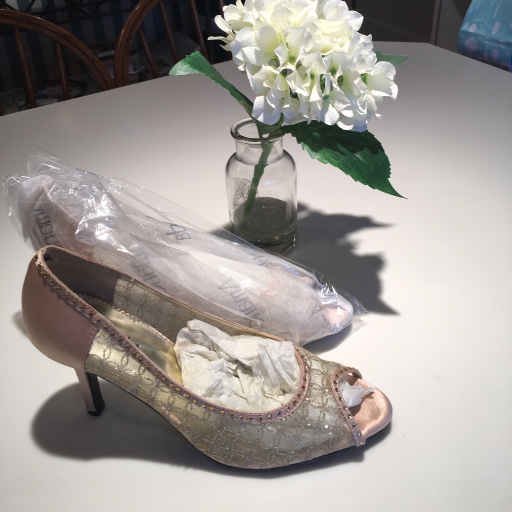Pump Shoes by Amanda, Size 9
