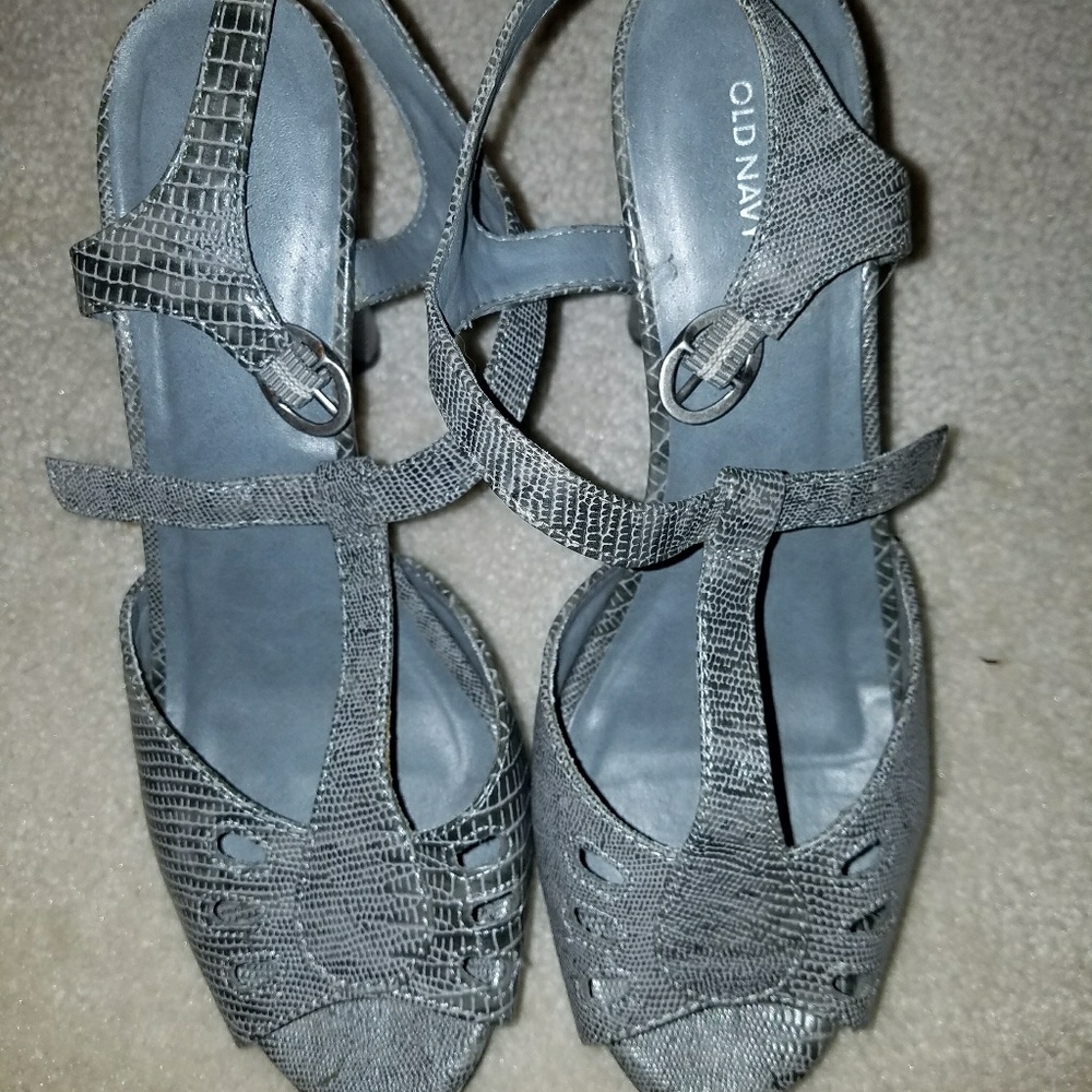 Old Navy gray peep toe heels, 7.5