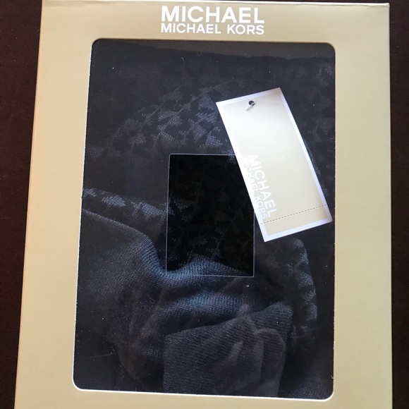 Michael Kors scarf and hat gift set Xmas gift - Picture 2 of 2