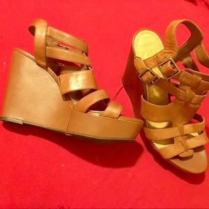 GB Gianni Bini Wedges