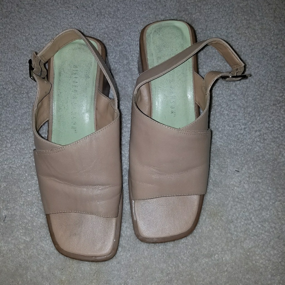 Hillard and Hanson tan shoes, 7.5