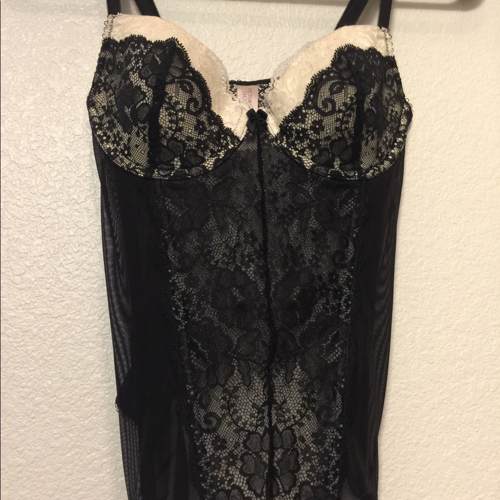Victoria's Secret B/W Lace Bustier Corset (34B)