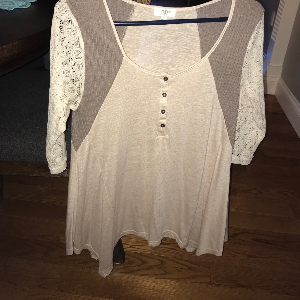 Umgee button up top