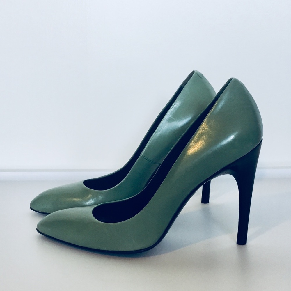 Roger Vivier Classic Stiletto Heels