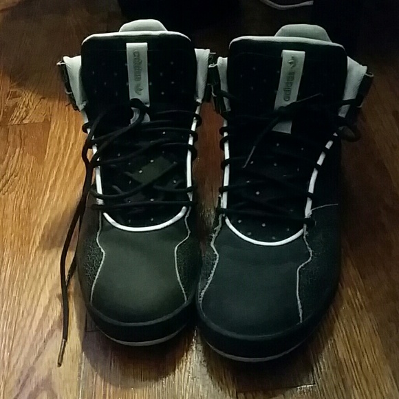 Adidas sneaker - Picture 1 of 4