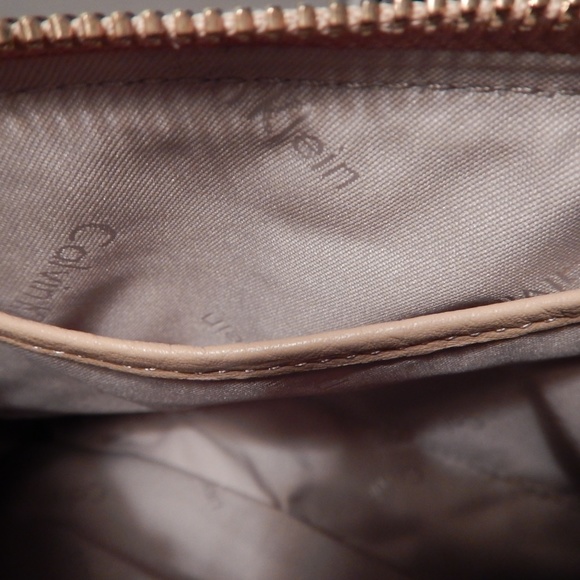 ❣️FinalSale❣️ Calvin Klein Leather Shoulder Bag - Picture 5 of 7