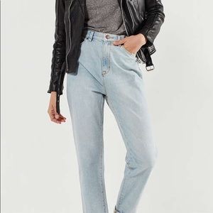 BDG Urban Outfitters High Rise Mom Jeans Size 29