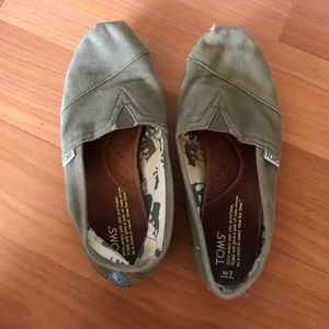 Women’s green toms