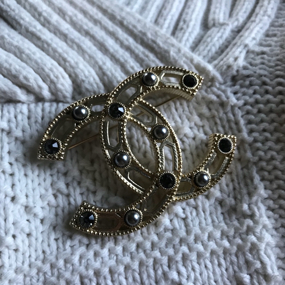 2017 CHANEL brooch