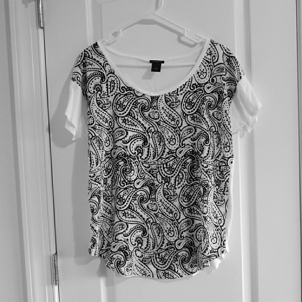 Scoop neck short sleeve top
