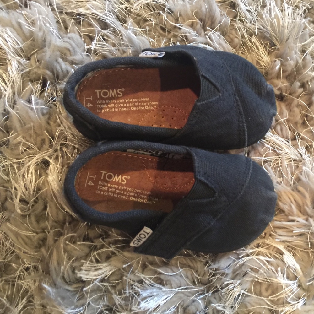 Black tiny Toms 4