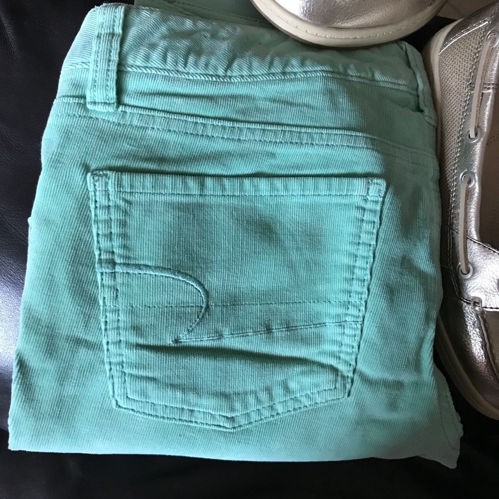 American eagle outfitters jegging size 6.