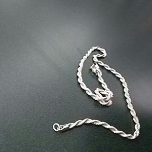 White silver necklice