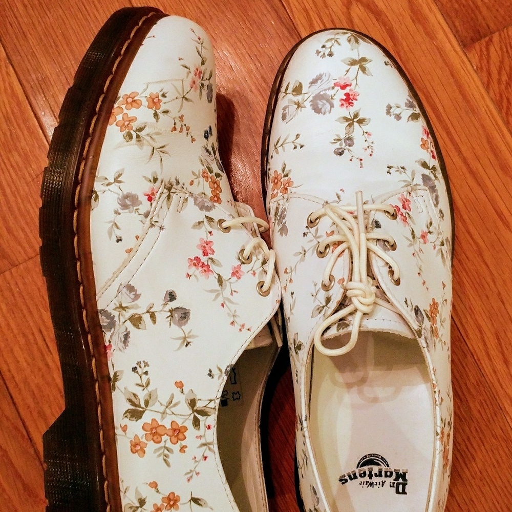 Womens Dr. Martens White Wild Flowers Shoe