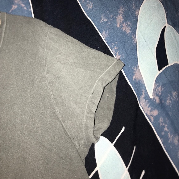 tillys grey RVCA brand shirt. - Picture 3 of 4