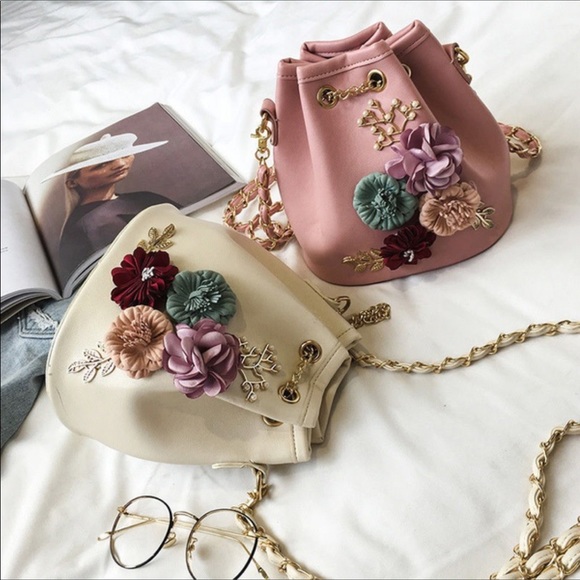 🎉HOST PICK🎉 BALLET PINK FLORAL BUCKET - Picture 2 of 5