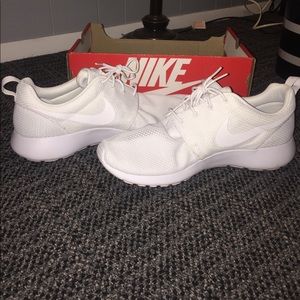 Size 12 Nike Roshe White