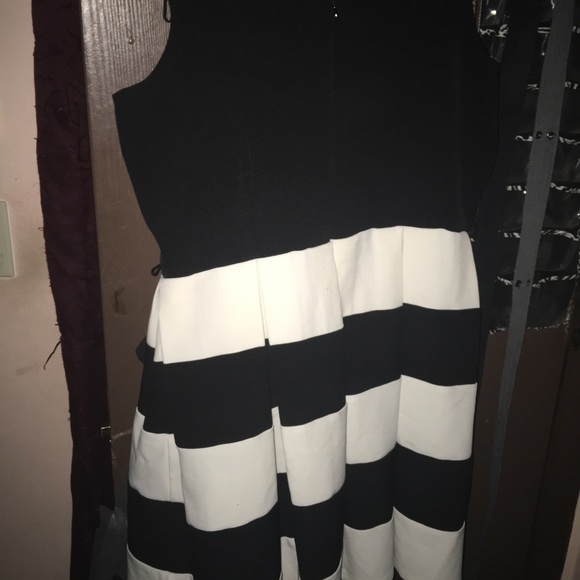 Plus size Tianna B black and white dress - Picture 2 of 3