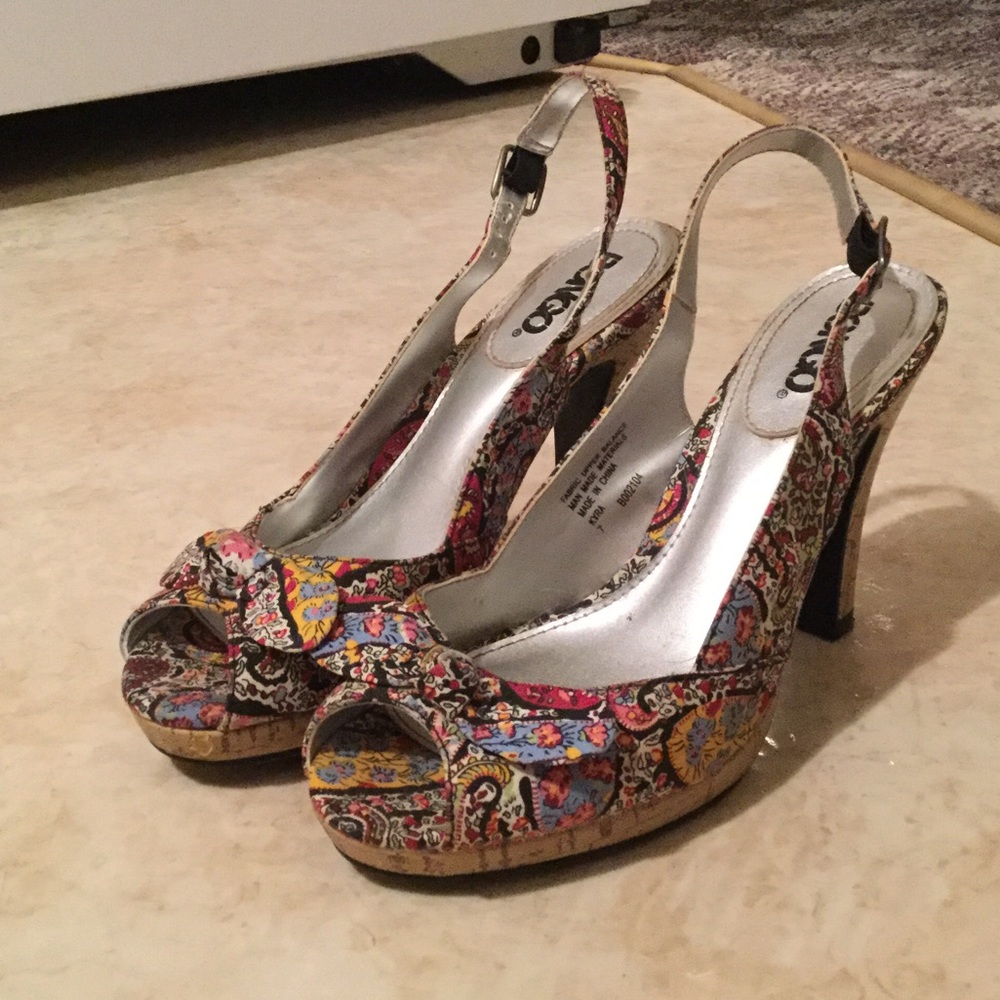 Fun pattern strap heel! Barely worn!