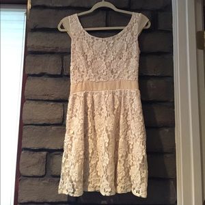 American Eagle lace dress