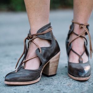 Freebird by Steven Flame heel in stone 🌻