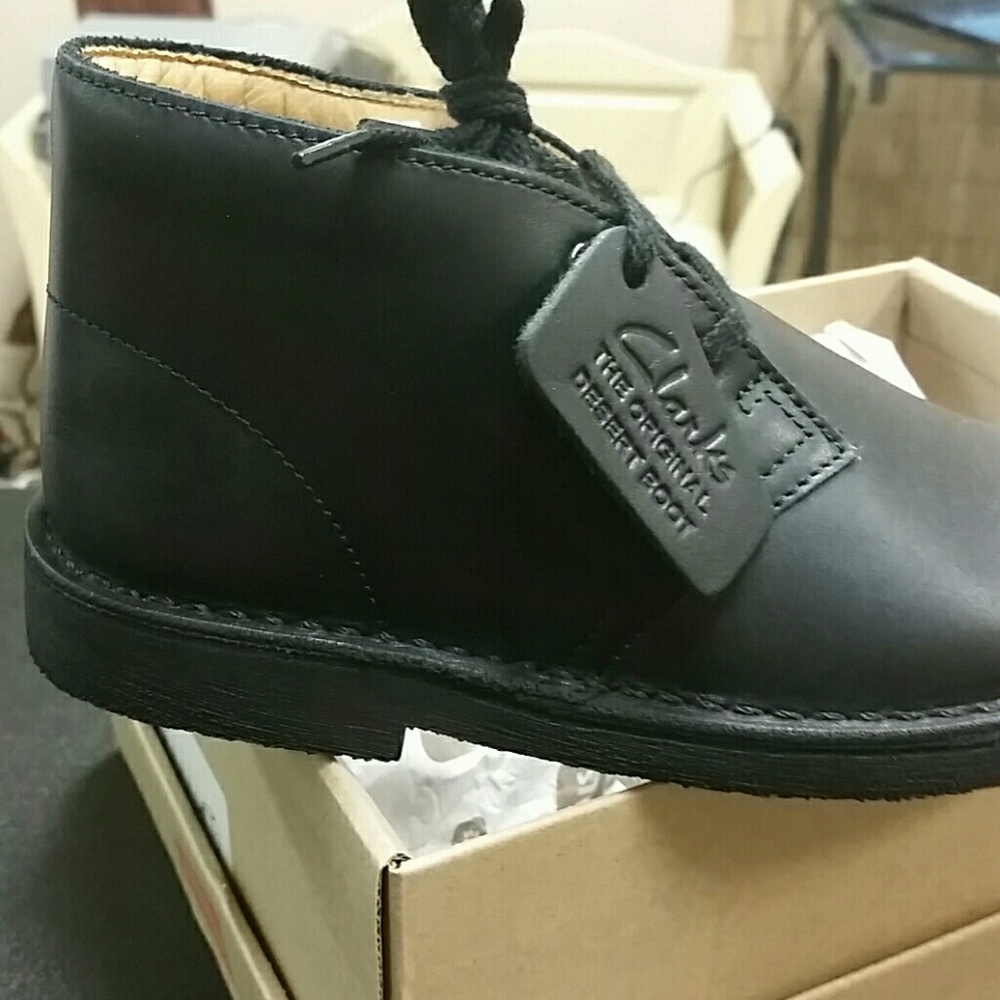 Kids desert boots