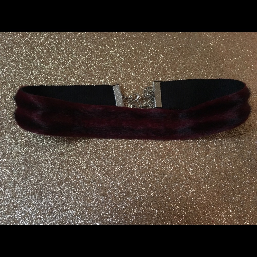 Burgundy faux fur choker