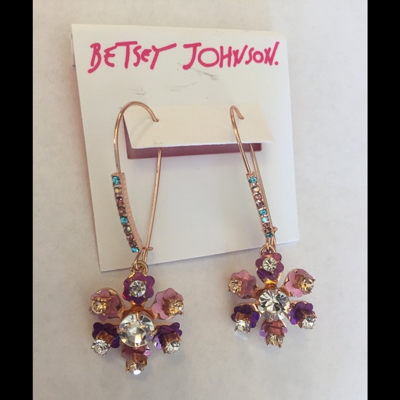 Betsey Johnson Jewelry - 🌸NWT! BETSEY JOHNSON DROP EARRINGS