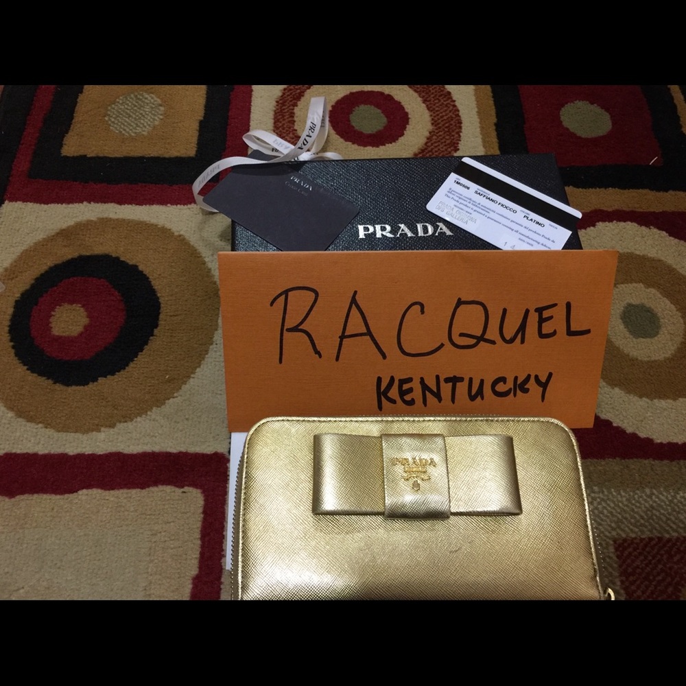Prada saffiano wallet