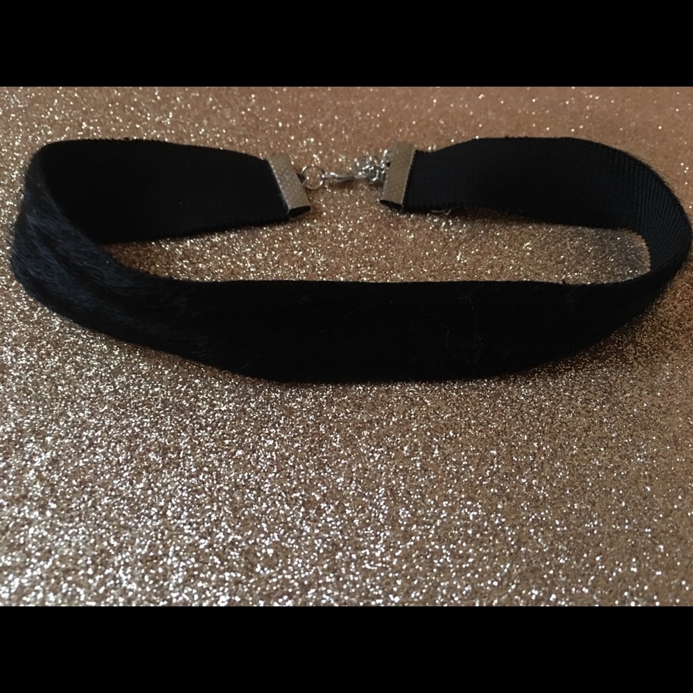 Black faux fur choker