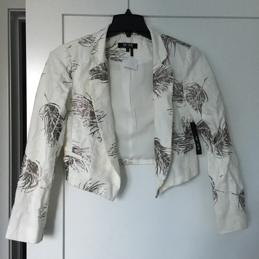 White linen short Nic+Zoe jacket