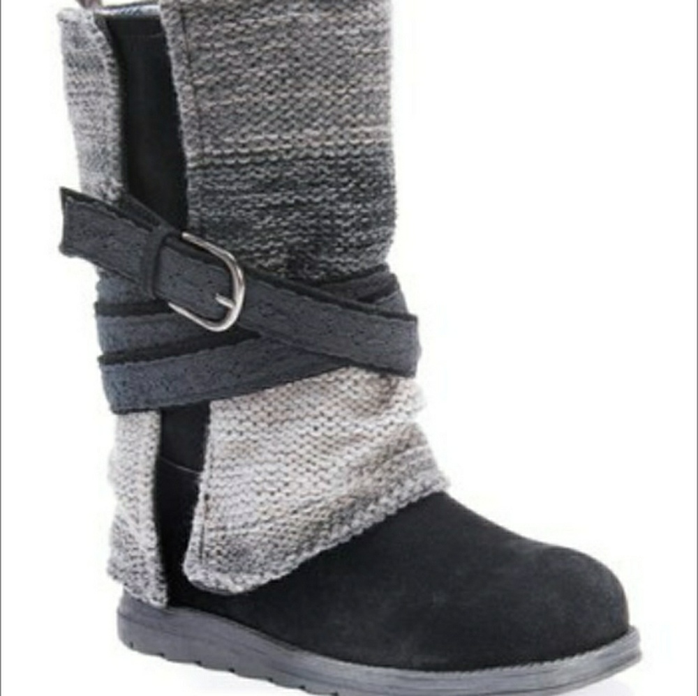 MUKLUK BLACK OMBRE SZ9 Brand new in plastic