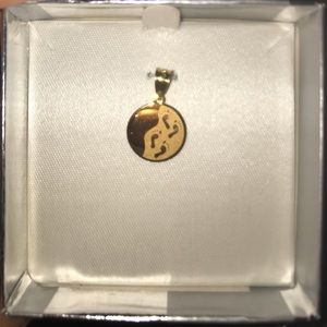 10kt footprints circle disk pendant.