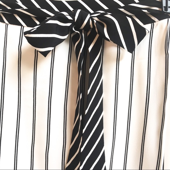 Black and white stripe skirt with bow - Picture 2 of 6