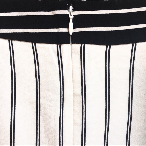 Black and white stripe skirt with bow - Picture 3 of 6