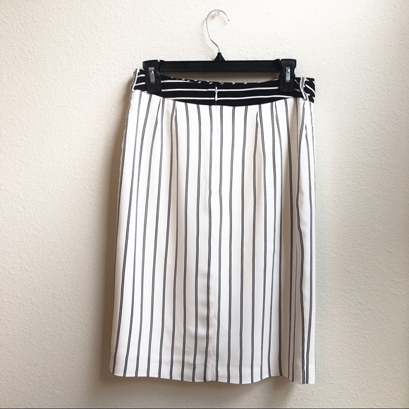 Black and white stripe skirt with bow - Picture 4 of 6