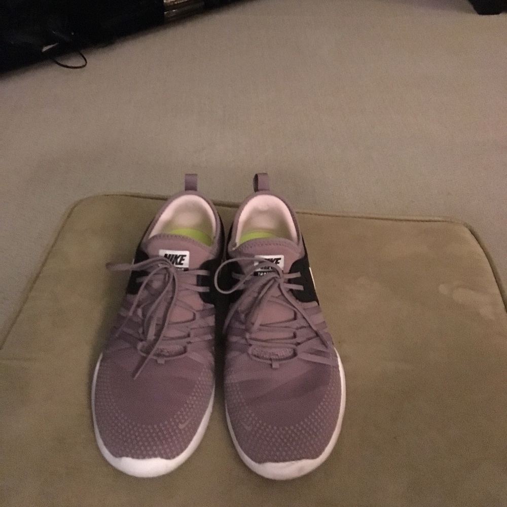 Weightless Nike Sneakers