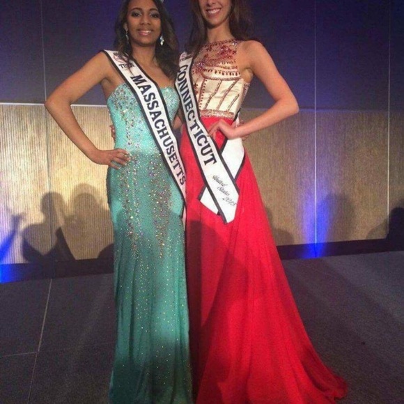 Pageant Gown Red & Gold - Picture 2 of 4