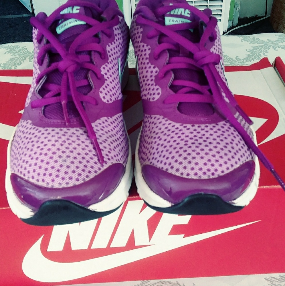 NIKE TRANING Sz 6.5Y. WOMEN'S Sz 8