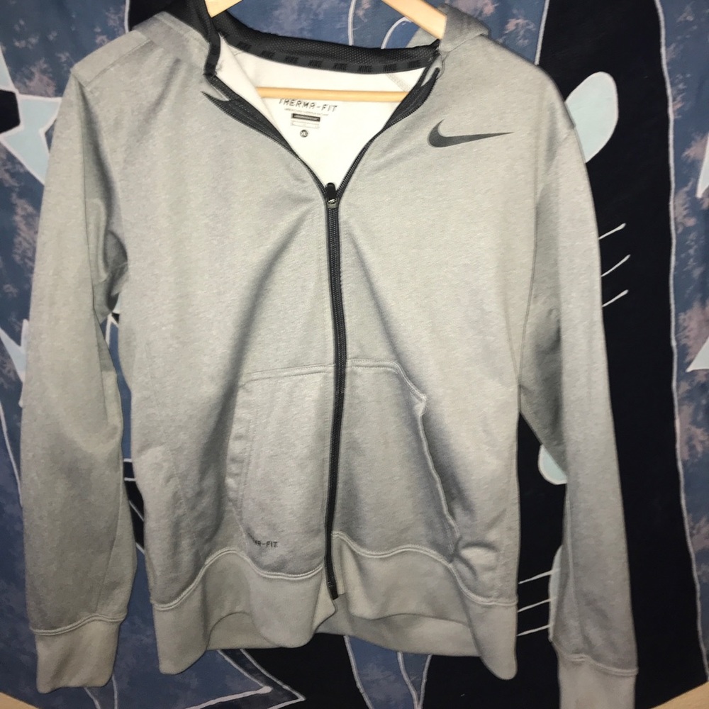 grey nike sporty sweatshirt